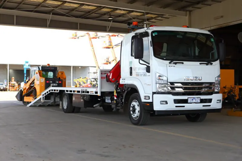 tuttbryant_isuzu-fsr140-260_1.jpg