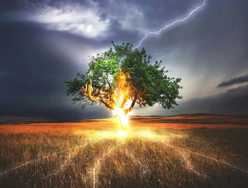 Lightning-Strike-949x720-6c7eb383-1283-4a89-9fac-e3eccface1ab.jpg