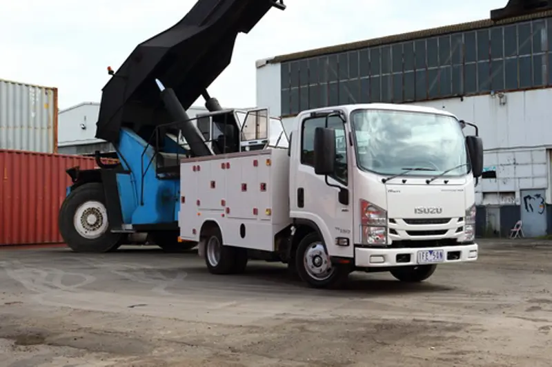 isuzu_nlr_servicepack_01.jpg