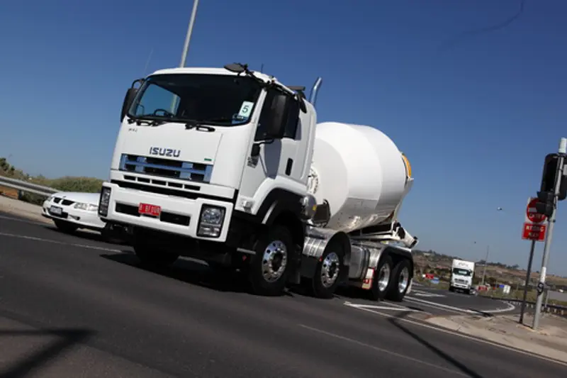 isuzu_fyjagitator_onroad.jpg
